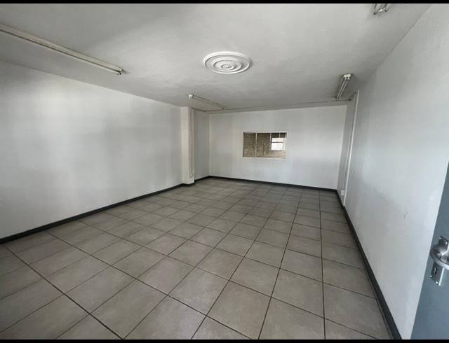 994M² WAREHOUSE TO LET IN KYA SANDS